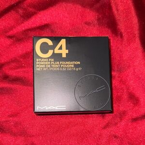 MAC Studio Fix Powder Plus Foundation Compact